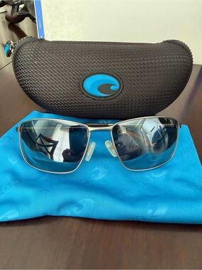 Costa Del Mar Turret Silver Frame Sunglasses with Polarized Lenses with Case.